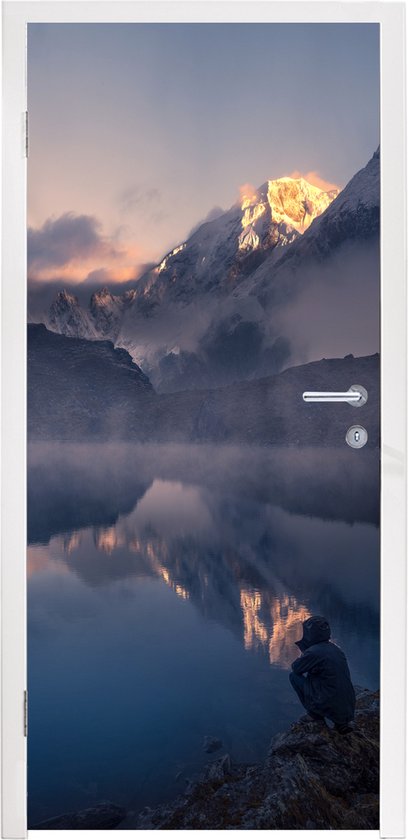 Deurposter 95x215 cm - Deursticker Landschap - Water - Berg - Sneeuw - Zonsondergang - Meubelfolie zelfklevend - Deurfolie woonkamer - Interieurfolie fotobehang - Deur plakfolie - Deurstickers - Deurbehang sticker - Kamer decoratie