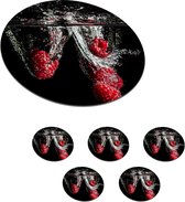 Onderzetters voor glazen - Rond - Frambozen - Fruit - Stilleven - Water - Zwart - Rood - 10x10 cm - Glasonderzetters - 6 stuks