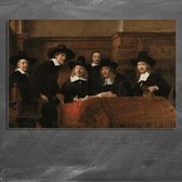 Wanddecoratie / Schilderij / Poster / Doek / Schilderstuk / Muurdecoratie / Fotokunst / Tafereel De waardijns van het Amsterdamse lakenbereidersgilde, bekend als De Staalmeesters - Rembrandt van Rijn gedrukt op Textielposter