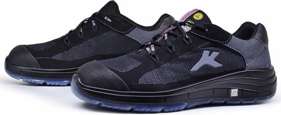 Zwarte werkschoenen met grijs accent en een K-logo op de zijkant.