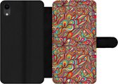 Bookcase Geschikt voor iPhone XR telefoonhoesje - Design - Jaren 70 - Fantasy - Kleur - Met vakjes - Wallet case met magneetsluiting
