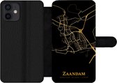 Bookcase Geschikt voor iPhone 12 telefoonhoesje - Zaandam - Kaart - Goud - Met vakjes - Wallet case met magneetsluiting