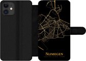 Bookcase Geschikt voor iPhone 12 Pro telefoonhoesje - Nijmegen - Kaart - Goud - Zwart - Met vakjes - Wallet case met magneetsluiting