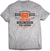62 Jaar Legend - Feest kado T-Shirt Heren / Dames - Antraciet Grijs / Oranje - Perfect Verjaardag Cadeau Shirt - grappige Spreuken, Zinnen en Teksten. Maat XXL
