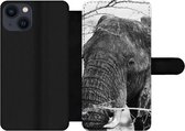 Bookcase Geschikt voor iPhone 13 telefoonhoesje - Olifant - Dieren - Takken - Natuur - Zwart wit - Met vakjes - Wallet case met magneetsluiting