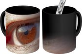 Magische Mok - Foto op Warmte Mok - Bruin oog met weerkaatsing - 350 ML - Uitdeelcadeautjes