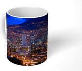 Mok - Luchtfoto van Medellín in Colombia in de nacht - 350 ML - Beker - Uitdeelcadeautjes