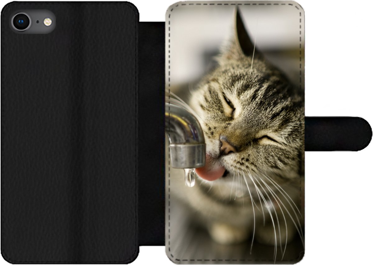 Telefoonhoesje Geschikt voor iPhone 8 telefoonhoesje - Kat - Kraan - Drinken - Met vakjes - Wallet case met magneetsluiting
