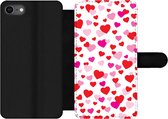 Bookcase Geschikt voor iPhone SE 2020 telefoonhoesje - Een illustratie met kleurrijke hartjes - Met vakjes - Wallet case met magneetsluiting