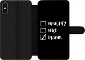 Bookcase Geschikt voor iPhone XS Max telefoonhoesje - Kerst - Quotes - Naughty nice drunk - Spreuken - Kerstman - Met vakjes - Wallet case met magneetsluiting