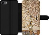 Bookcase Geschikt voor iPhone SE 2020 telefoonhoesje - The tree of life - Gustav Klimt - Met vakjes - Wallet case met magneetsluiting