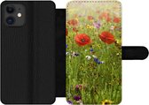 Bookcase Geschikt voor iPhone 11 telefoonhoesje - Lente - Bloemen - Rood - Klaproos - Gras - Groen - Met vakjes - Wallet case met magneetsluiting