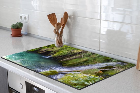 KitchenYeah® Inductie beschermer 78x52 cm - Waterval in het Nationaal park Plitvicemeren in Kroatië - Kookplaataccessoires - Afdekplaat voor kookplaat - Inductiebeschermer - Inductiemat - Inductieplaat mat