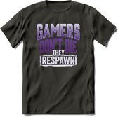 Gamers don't die T-shirt | Paars | Gaming kleding | Grappig game verjaardag cadeau shirt Heren – Dames – Unisex | - Donker Grijs - M