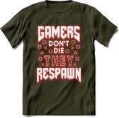 Gamers don't die T-shirt | Neon Rood | Gaming kleding | Grappig game verjaardag cadeau shirt Heren – Dames – Unisex | - Leger Groen - S