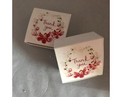 Kleine witte vierkante geschenkdoosjes - 10 stuks - met hoogwaardige sticker Thank you - Afmetingen: H 3 cm B 7 cm - set van 10 st