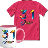 31 Jaar Vrolijke Verjaadag T-shirt met mok giftset Roze | Verjaardag cadeau pakket set | Grappig feest shirt Heren – Dames – Unisex kleding | Koffie en thee mok | Maat M