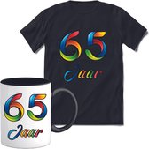 65 Jaar Vrolijke Verjaadag T-shirt met mok giftset Zwart | Verjaardag cadeau pakket set | Grappig feest shirt Heren – Dames – Unisex kleding | Koffie en thee mok | Maat S