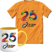 25 Jaar Vrolijke Verjaadag T-shirt met mok giftset Geel | Verjaardag cadeau pakket set | Grappig feest shirt Heren – Dames – Unisex kleding | Koffie en thee mok | Maat XL