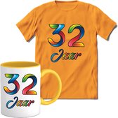 32 Jaar Vrolijke Verjaadag T-shirt met mok giftset Geel | Verjaardag cadeau pakket set | Grappig feest shirt Heren – Dames – Unisex kleding | Koffie en thee mok | Maat S