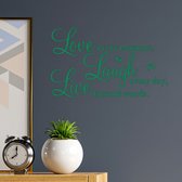 Stickerheld - Muursticker "Love Every Moment" Quote - Woonkamer - vlinders - Engelse Teksten - Mat Groen - 27.5x44.9cm