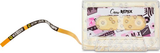 Transparante cassetteband met gouden details en de tekst 'Crew Remix'.