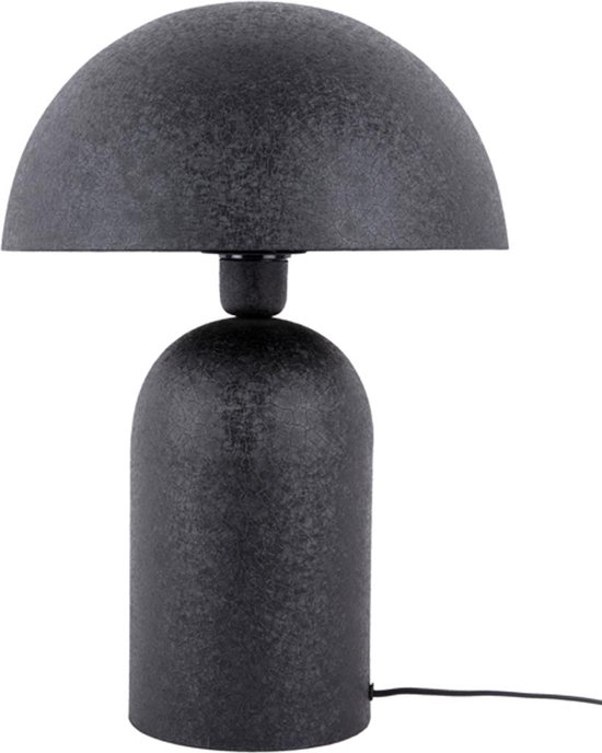 Zwarte tafellamp met een ronde voet en een halve bolvormige kap. De lamp heeft een ruw, gemêleerd oppervlak.
