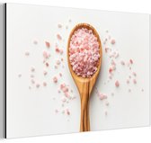 Aluminium schilderij 150x100 cm - Wanddecoratie metaal - Lepel - Zout - Roze - Metalen muurdecoratie woonkamer - Decoratie industrieel - Foto op dibond - Industriële accessoires slaapkamer