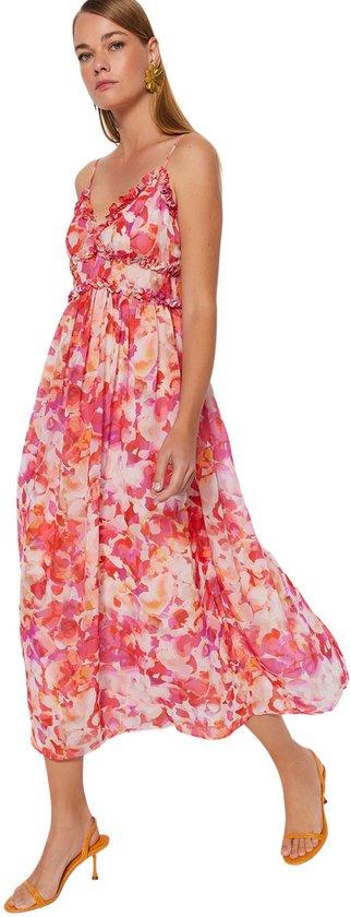 Trendyol Witte A-Lijn Jurk Met Bloemenpatroon, Ruches En Gedetailleerde Voering Van Chiffon, Geweven Maxi-Jurk Twoss23El02013