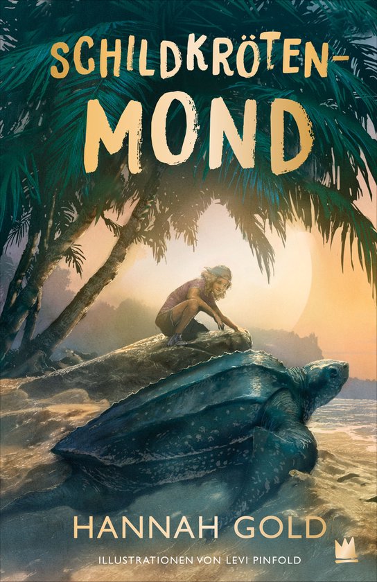 Une fille avec une casquette et un haut violet s'accroupit sur une souche d'arbre à côté d'une grande tortue marine sur une plage de sable. Palmiers et une grande lune en arrière-plan. Titre : Schildkrötenmond.