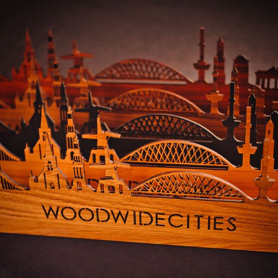 Skyline Reuver Bois Zwart sur pied - 60 cm - Décoration d'intérieur design - Décoration à poser et à suspendre - Plus de villes disponibles - Cadeau pour lui - Cadeau pour elle - Anniversaire - Pendaison de crémaillère - Intérieur - WoodWideCities