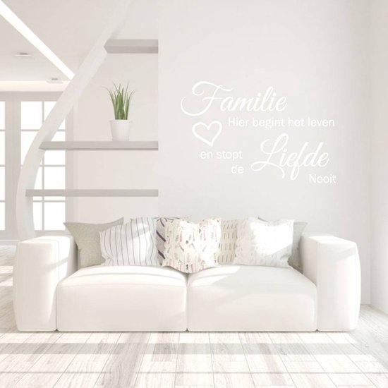Muursticker Family Here Life Begins And Love Never Ends - Or - 120 x 77 cm - Salon Textes néerlandais - Muursticker4Sale