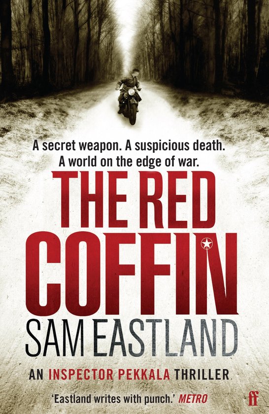 Boekomslag van 'The Red Coffin' met een motorrijder op een bospad. Tekst: A secret weapon. A suspicious death. A world on the edge of war. THE RED COFFIN SAM EASTLAND AN INSPECTOR PEKKALA THRILLER.