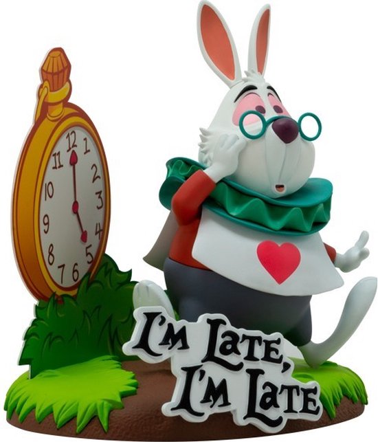 Witte konijn met bril, vest met hart, naast een gele zakhorloge en een bordje 'I'm late, I'm late'.
