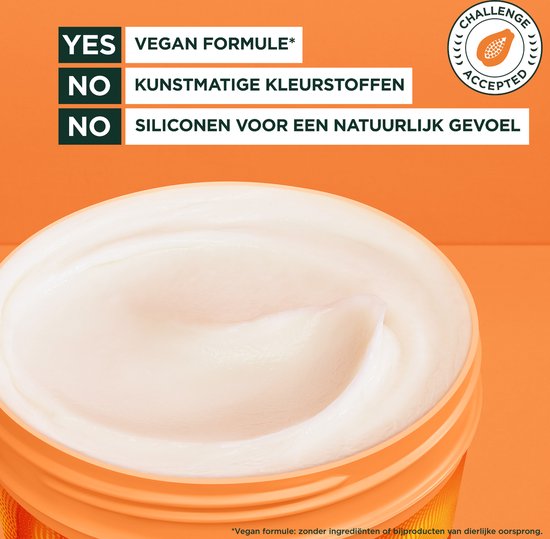 Gros plan sur la texture crémeuse du masque capillaire Garnier Fructis Papaya Hair Food.