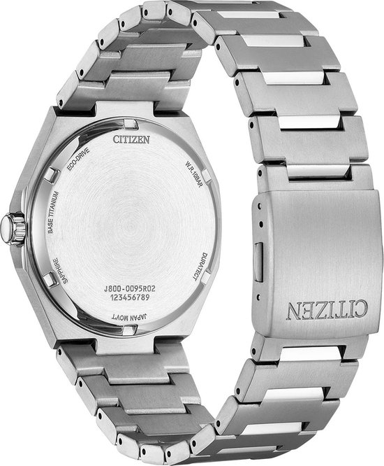 Zilverkleurig titanium horloge van Citizen, achterkant kast met gravures. Gesp met Citizen logo.