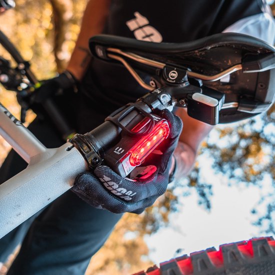 Lezyne Strip Alert Drive Rear - Oplaadbare LED fietslamp achter - 5 Standen - 150 Lumen - Accu tot 27 uur - Alert dive - Zwart — afbeelding 5