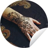 Tuincirkel Henna tatoeage op een vrouwenhand - 150x150 cm - Ronde Tuinposter - Buiten