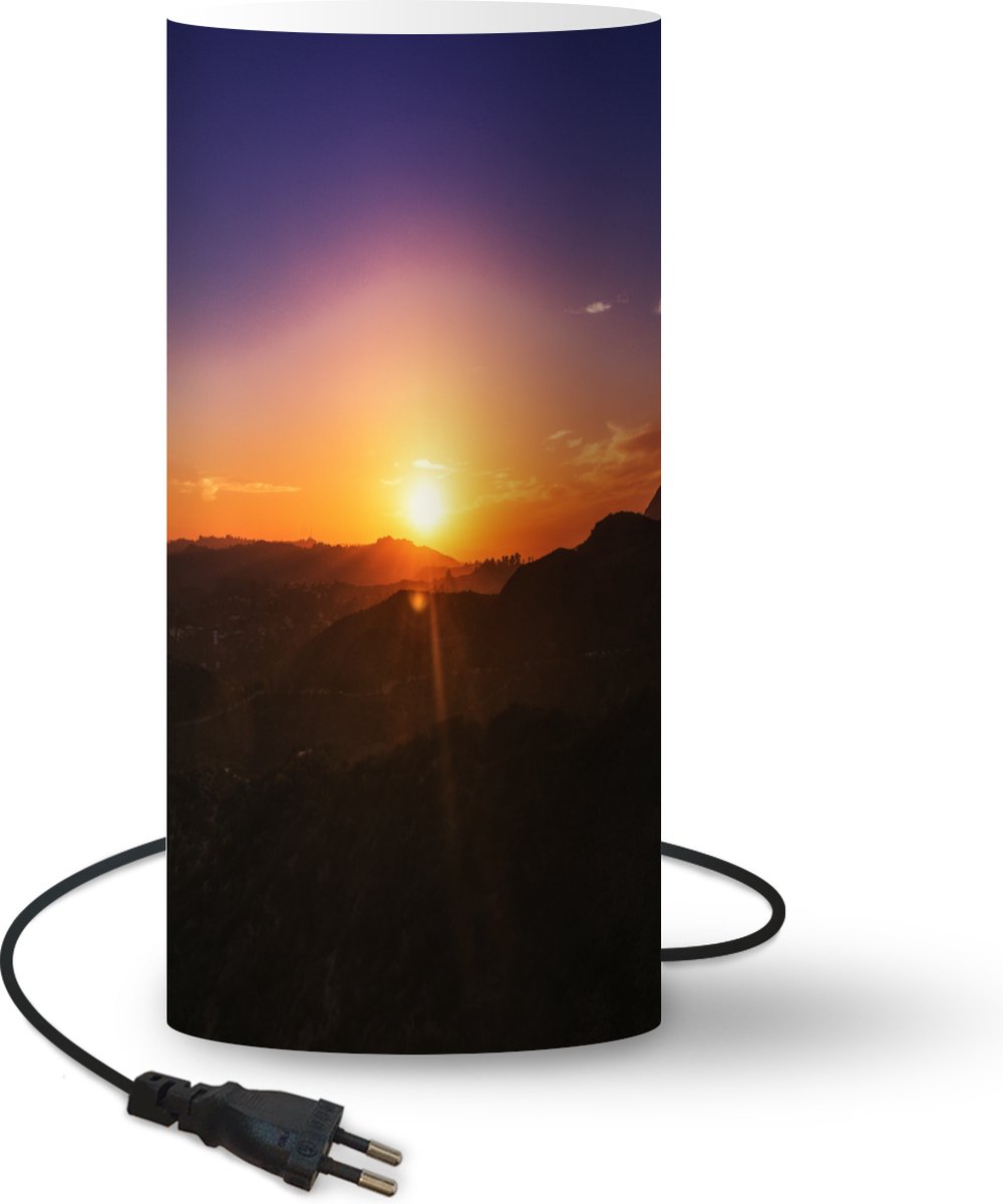 Lamp - Nachtlampje - Tafellamp slaapkamer - Zonsondergang over bergen - 54 cm hoog - Ø24.8 cm - Inclusief LED lamp
