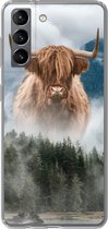Geschikt voor Samsung Galaxy S21 hoesje - Schotse hooglander - Koeien - Mist - Siliconen Telefoonhoesje