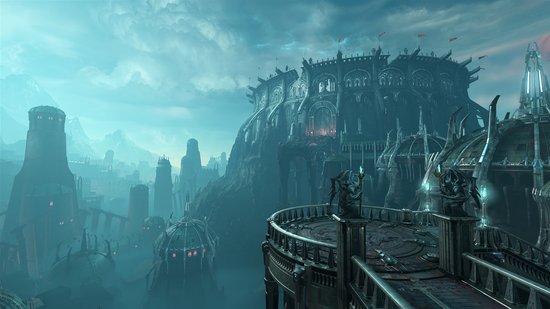 Duistere, gothic stad met torens, bruggen en een groot fort op een heuvel in de mist.