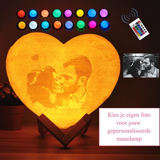 Eigen Foto Maanlamp 3D Hartvormig met Tekst - 18cm - 16 Kleuren met afstandsbediening - Inclusief houten standaard - Valentijn cadeau - Maanlamp - Gepersonaliseerde Cadeau - Rouw Geschenk - Aandenken - Moonlight - Moederdag - Vaderdag - Tafellamp