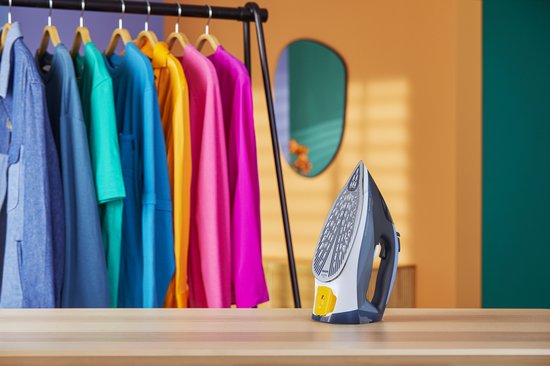 Philips Stoomstrijkijzer DST7020/20 - Zelfreinigend - Verticaal Strijken Mogelijk - Snel Warm - Druppelstop - Blauw