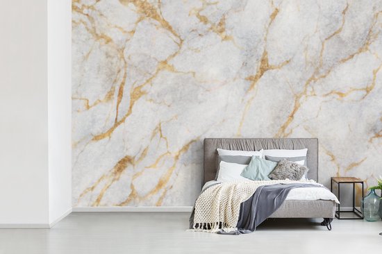 Behang - Fotobehang Marmer - Wit - Goud - Abstract - Breedte 525 cm x hoogte 350 cm