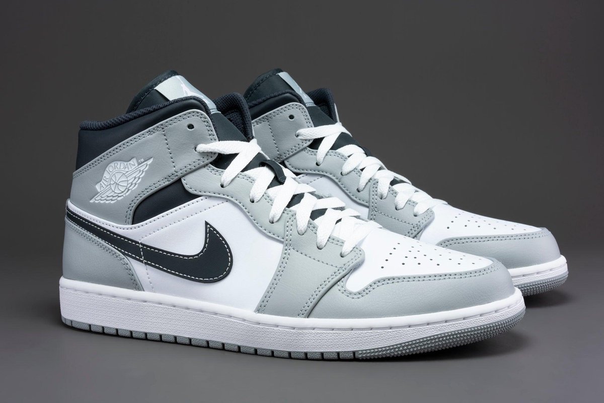 Air Jordan 1 Mid Light Smoke Grey Anthracite - 554724-078 - Maat 46 - Grijs  - Schoenen | bol