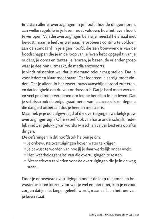 Een pagina uit een boek met tekst over overtuigingen en oefeningen om ze te herkennen en te veranderen. De tekst gaat over 'onbewuste overtuigingen'.