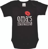 Zwarte romper met "Oma's lieveling" - maat 68  - grootmoeder, babyshower, zwanger, cadeautje, kraamcadeau, grappig, geschenk, baby, tekst, bodieke