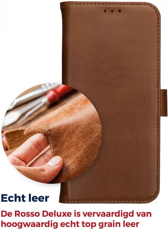 Bruine lederen telefoonhoes. Close-up toont de textuur van echt leer.
