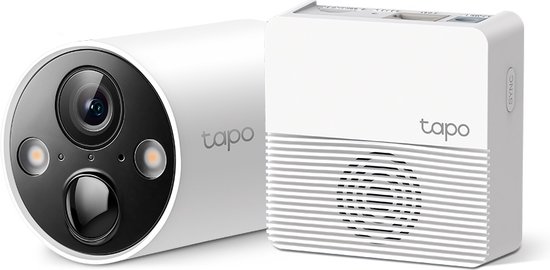 Witte beveiligingscamera met lens en twee spots, naast een witte weerstation met luidspreker.
