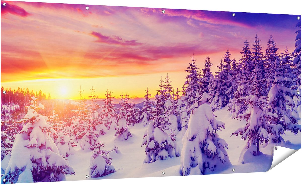 Gards Tuinposter Zonsondergang in het Sneeuw Bos - 200x100 cm - Tuindoek - Tuindecoratie - Wanddecoratie buiten - Tuinschilderij Multikleur